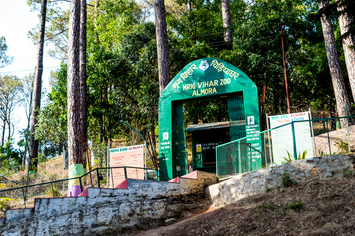 https://www.clearholidays.com/hbimages/desktop/location/1710223837550-Mrig-Vihar-Zoo-Deer-Park-Banner-Almora-Uttarakhand.jpg