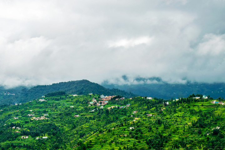 https://www.clearholidays.com/hbimages/desktop/location/1710236595191-Dhaulchhina-Banner-Almora-Uttarakhand.jpg