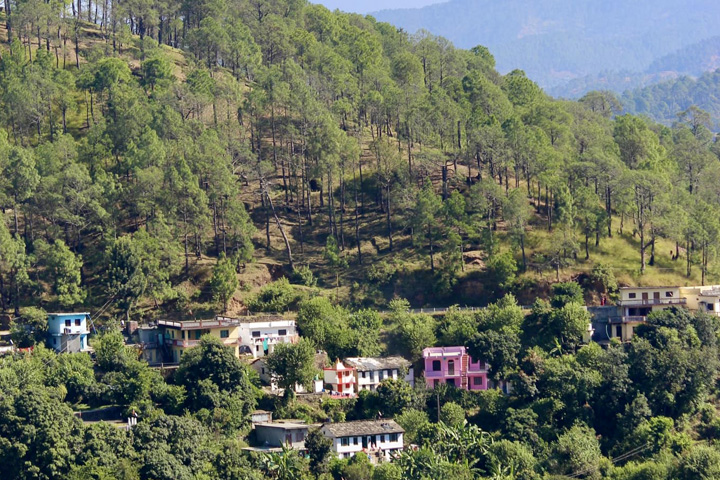 https://www.clearholidays.com/hbimages/desktop/location/1710322026108-Barechhina-Village-Banner-Almora-Uttarakhand.jpg