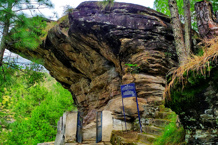 https://www.clearholidays.com/hbimages/desktop/location/1710326143964-Lakhudiyar-Caves-Rock-Paintings-Banner-Barechhina-Almora-Uttarakhand.jpg