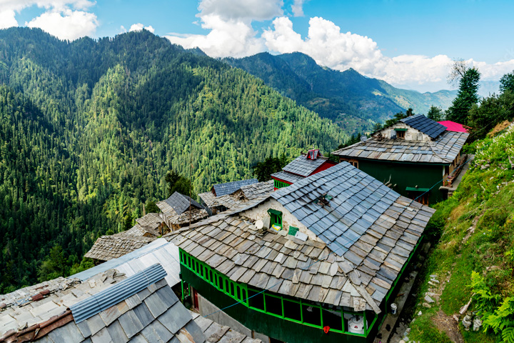 https://www.clearholidays.com/hbimages/desktop/location/1714563734243-Shoja-Village-Kullu-Himachal-Pradesh.jpg